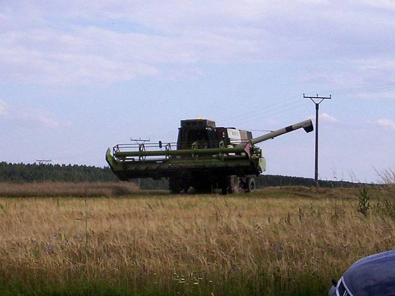 Kombajny vyrazily do polí sklízet úrodu, která jště zbyla