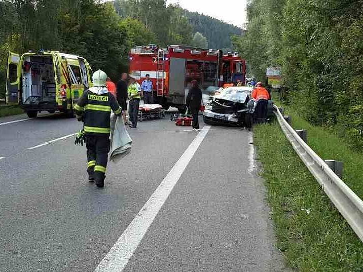 Nehoda dvou aut u Letovic na Blanensku si vyžádala tři zraněné. 