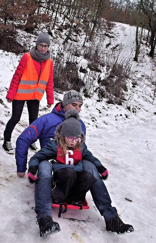 Sjezdu z kopce na čemkoli přilákal v sobotu odpoledne nadšence do oblasti Palava v Blansku.