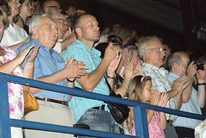 Na zimním stadionu v Blansku se v sobotu večer konal galakoncert Carmina Burana ke 150. výročí založení smíšeného pěveckého sboru Rastislav.