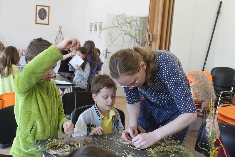 Děti si mohly v Galerii města Blanska vyrobit velikonoční dekorace.