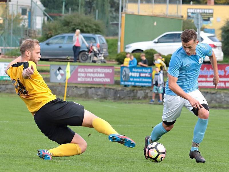 V okresním derby krajského přeboru fotbalistů zvítězila Olympia Ráječko (ve žlutých dresech) v Boskovicích 2:0.