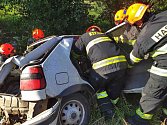 Kvůli nehodě dvou aut zasahovali u Svinošic hasiči i záchranáři.