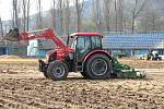 Baseballový stadion Olympie Blansko bude mít nový povrch centrálního hřiště. Padne na něj pět set tun písku a čtyřicet tun antuky. Oprava má stát milion korun.