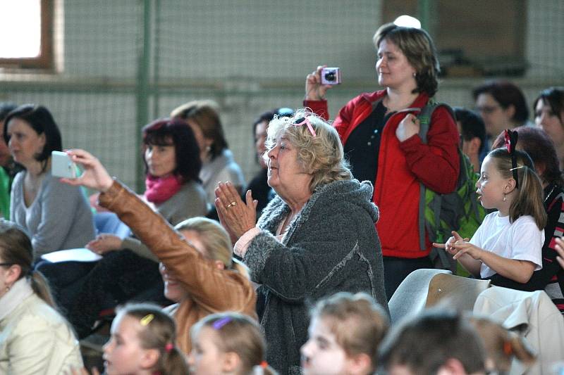 Sportovní halu v Adamově ovládla sokolská akademie. V pořadí už čtvrtá.