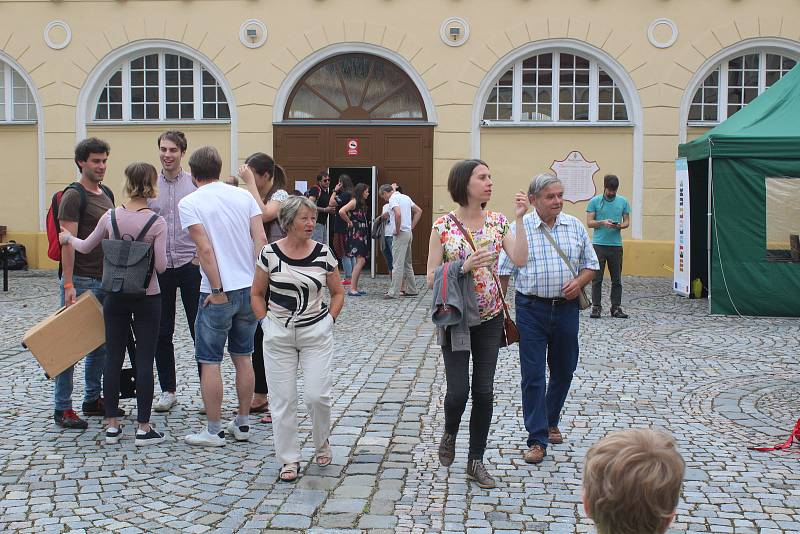 Letovický zámek po roce ovládla hudba a veselí. Výtěžek BiGy festu pomůže potřebným.