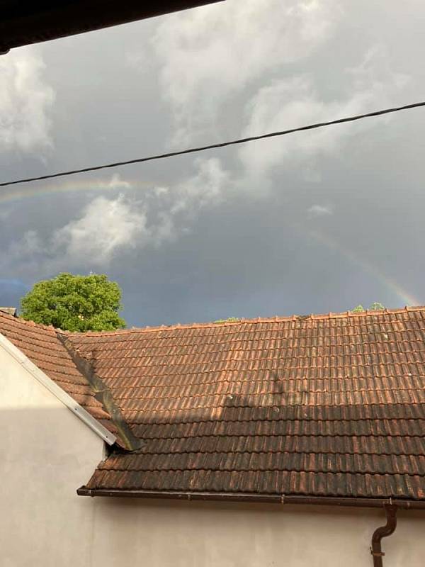 Čtenáři Blanenského deníku Rovnost fotografovali v pondělí na Blanensku a v okolí duhu. Poznáte, kde přesně?