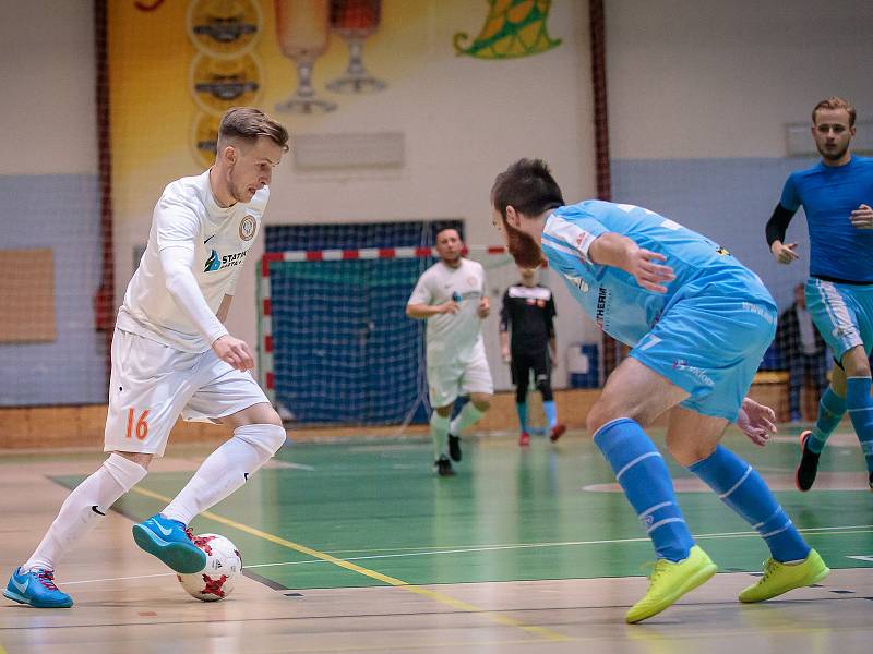 Ve futsalové divizi porazil PRO-STATIC Blansko (v bílém) San Marino Dolní Loučky 11:7.