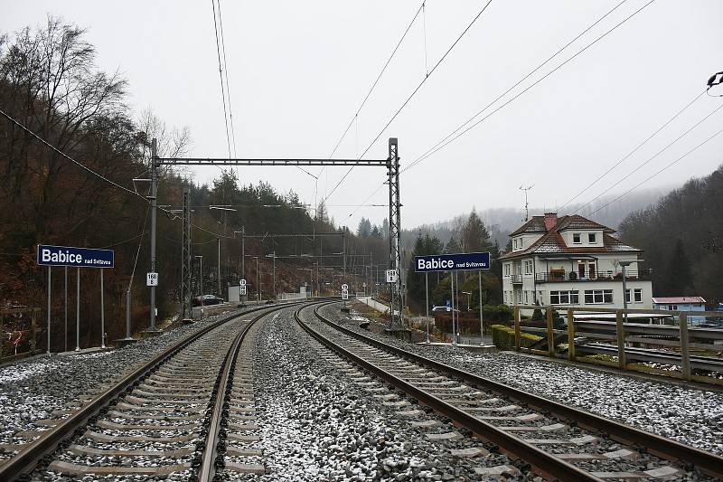 Proměna zastávky v Babicích nad Svitavou na Brněnsku při rekonstrukci železničního koridoru Brno - Blansko.