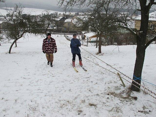 V neděli ve Valchově spustili dětský lyžařský vlek.