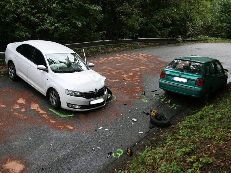 Dopravní nehoda dvou osobních aut blokovala provoz mezi Olomučany a Josefovem. 