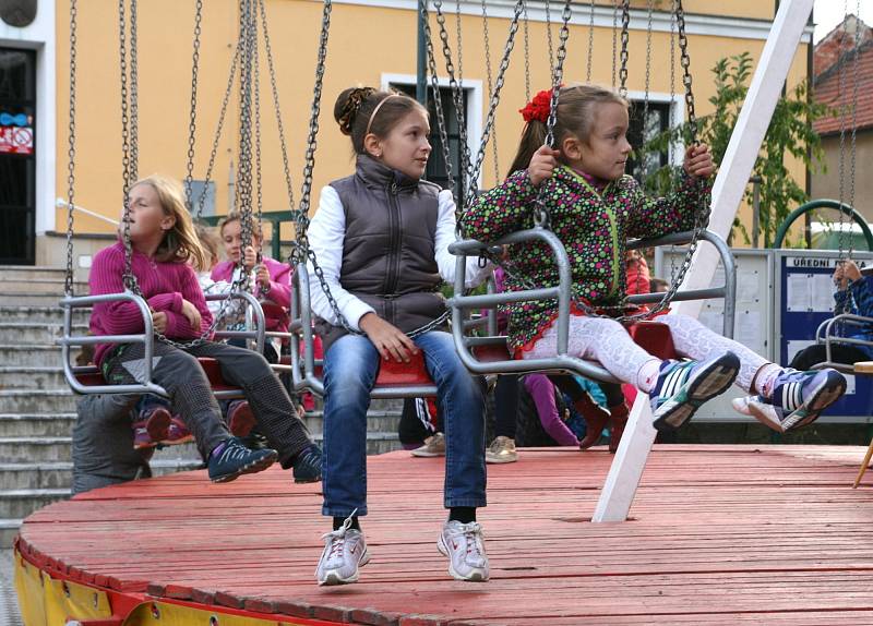 Černou Horu ovládla v sobotu pivní pouť. Už po devatenácté. Dorazily tisíce lidí nejen z Blanenska. Závěr pouti patřil ohňostroji a hudbě.