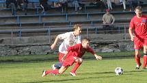 Fotbalisté Boskovic (v bílém) remizovali doma s favorizovanou Moravskou Slavií Brno 4:4. Domácí přitom ještě dvě minuty před koncem vedli 4:2. O výhru přišli až v nastavení.