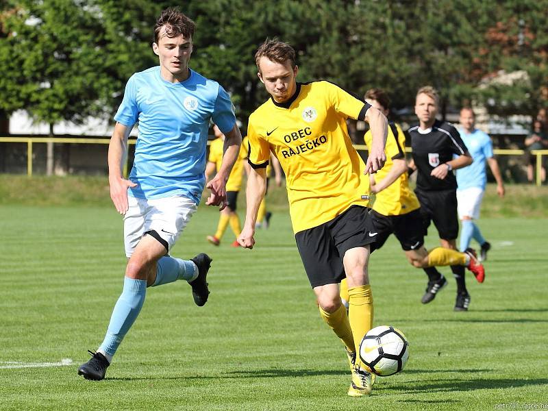 V okresním derby krajského přeboru prohráli fotbalisté SK Olympia Ráječko (žluté dresy) FC Boskovice 2:4.