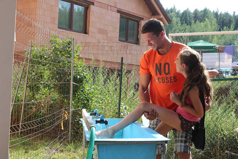 Na Motosrazu ve Voděradech se lidé pobavili a pomohli dětem.