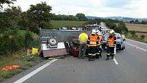 Osobní auto, které na přívěsu přepravovalo malotraktor, do cíle podle plánu nedorazilo. Vozík se totiž u Voděrad na Blanensku krátce před středečním polednem převrátil.