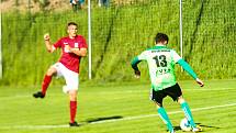 Blanenští fotbalisté (v červených dresech) v úvodním přípravném duelu zdolali rovněž třetiligovou Vrchovinu 2:1.