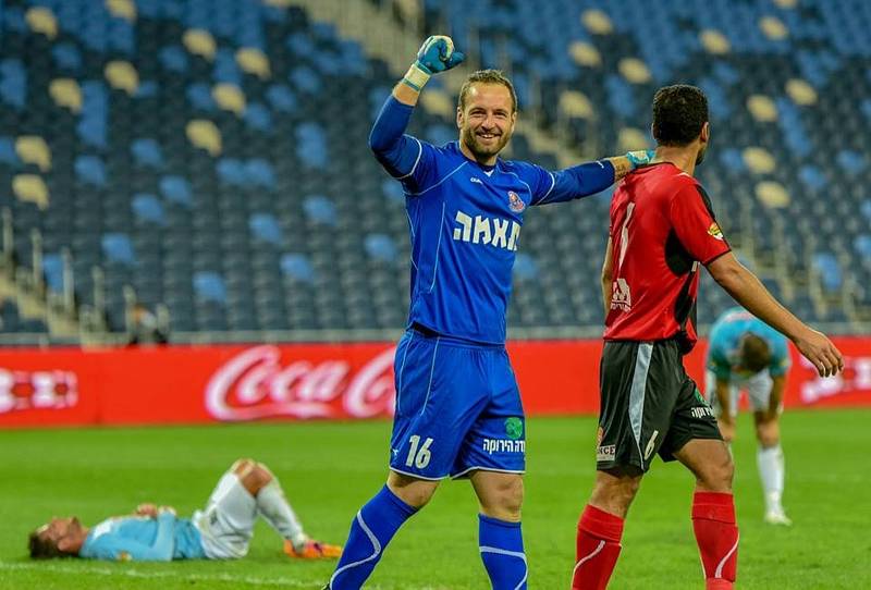 V dresu izraelského Happoelu Haifa FC odchytal Přemysl Kovář všech třiatřicet mistrovských zápasů v první lize. S vedením klubu jedná o prodloužení smlouvy.