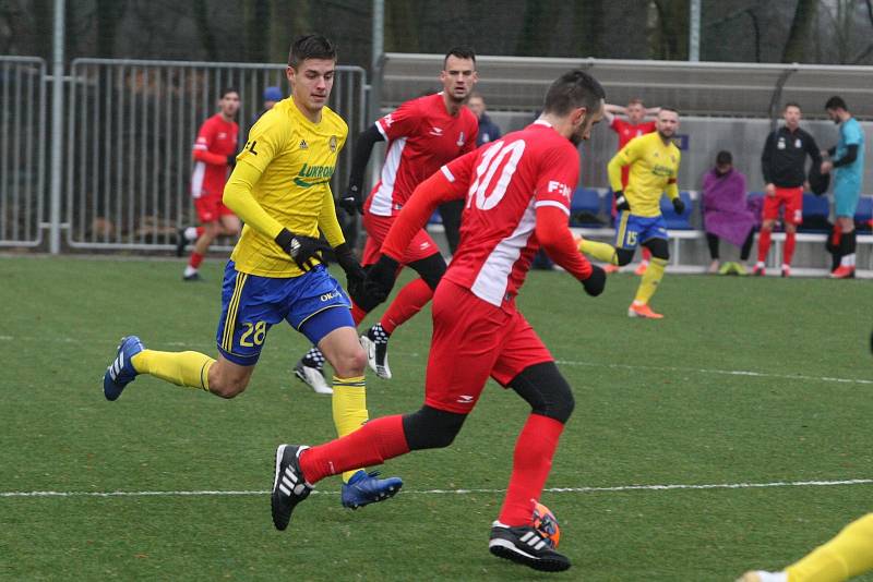 Fotbalisté Zlína (ve žlutých dresech) v prvním letošním zimním přípravném zápase přehráli druholigové Blansko 4:1.