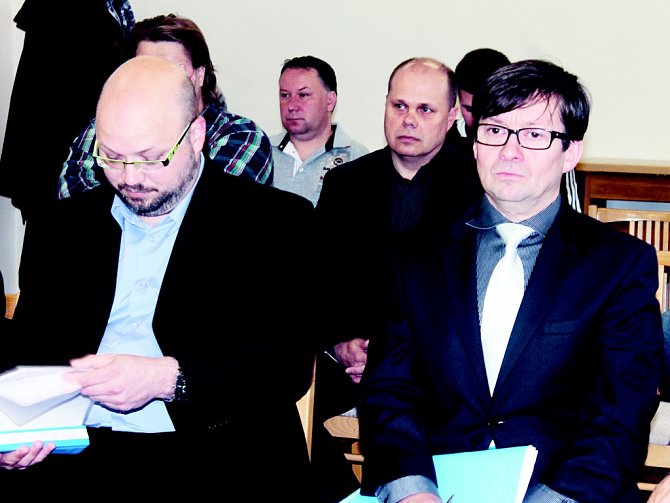 Obžalovaní úředník Filip Kincl (vlevo) a právník Čestmír Sekanina na Okresním soudu v Blansku.
