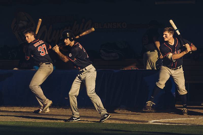 Baseball - nadstavba o extraligu: Olympia Blansko (v bílém) - SaBaT Praha (v černém) 1:2 - 31. července