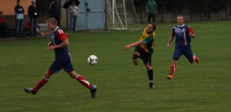 Fotbalisté Ráječka porazili v derby Blansko 2:0.