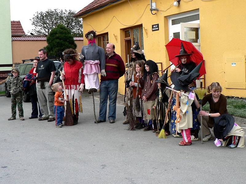 Pálení čarodějnic v Těchově.