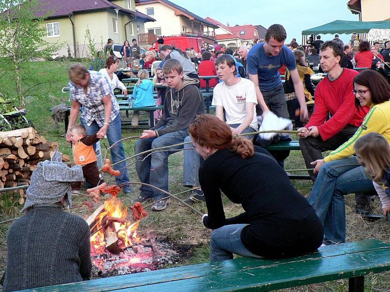 Pálení čarodějnic v Těchově.