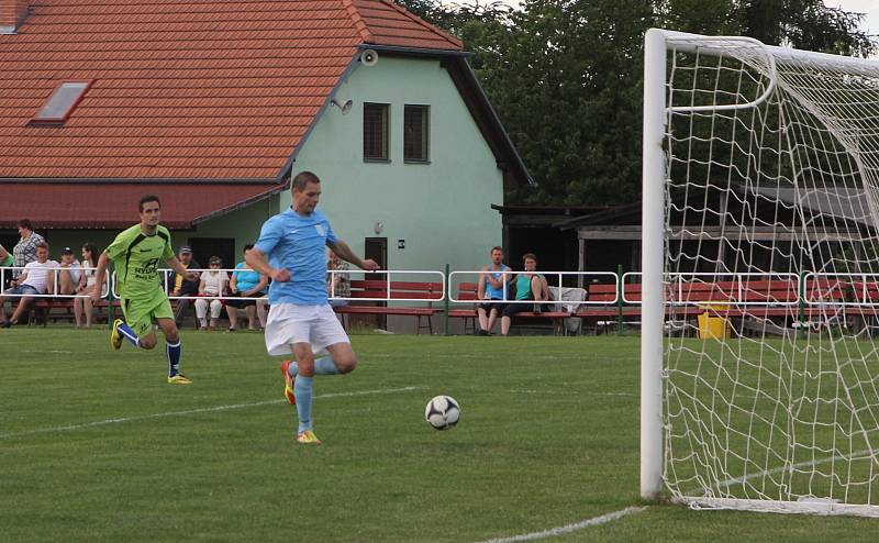 Fotbalisté Vilémovic porazili v posledním domácím zápase Slavkov 3:2.