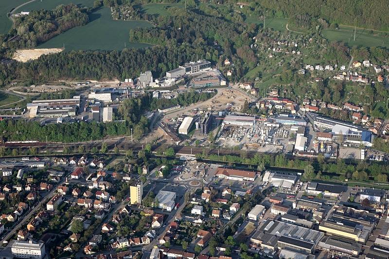 Paraglidista Petr Buchta prosvištěl nad Blanenskem s novým padákem. Poznáte kde létal? (Blansko, přemostění na Staré Blansko) Se souhlasem Petra Buchty