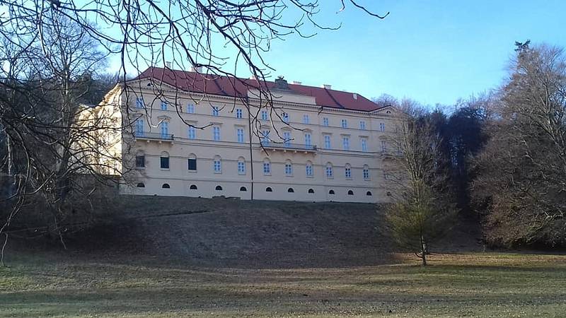 Hrad a zámek v Boskovicích tvoří neodmyslitelnou dominantu Boskovic. Mezi hradem a zámkem se nachází i areál letního kina a zámecký skleník.