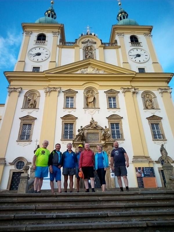 Turisté z Kotvrdovic na letním srazu turistů v Olomouci.