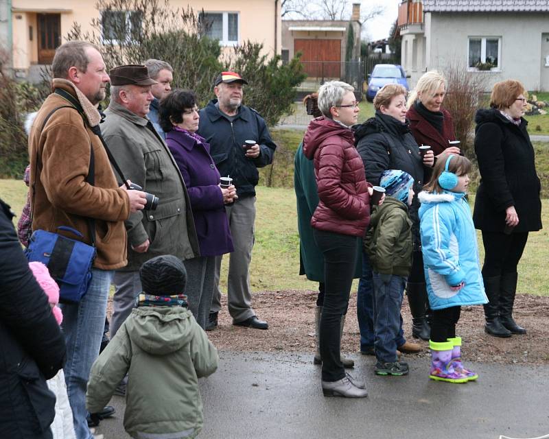 Dechový orchestr Malá Haná zahrál vánoční koledy v osmnácti obcích na Boskovicku a Svitavsku. Například v Cetkovicích.