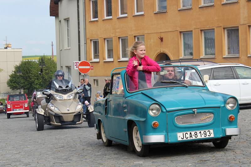 V Boskovicích se o víkendu uskutečnil už jednadvacátý sraz Velorexů. Patří mezi největší v Česku.