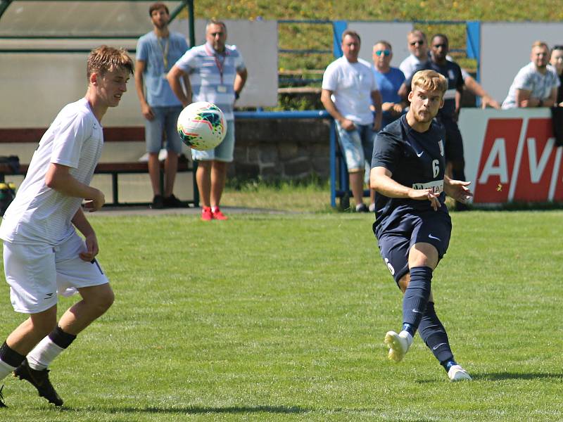 V úvodním kole nového ročníku MSFL porazil nováček FK Blansko (modré dresy) v regionálním derby tým MFK Vyškov 3:1.