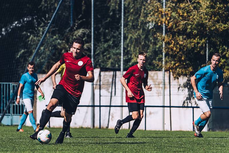 Fotbalisté Sparty (v červeném) v domácím utkání krajského přeboru zdolali Boskovice 2:1.