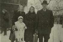 Zimní výlet s dědečkem a babičkou v roce 1952.