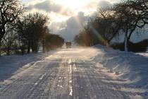 V regionu zkomplikovalo trvalé sněžení dopravu. Podle meteorologů připadne až dvacet centimetrů nového sněhu