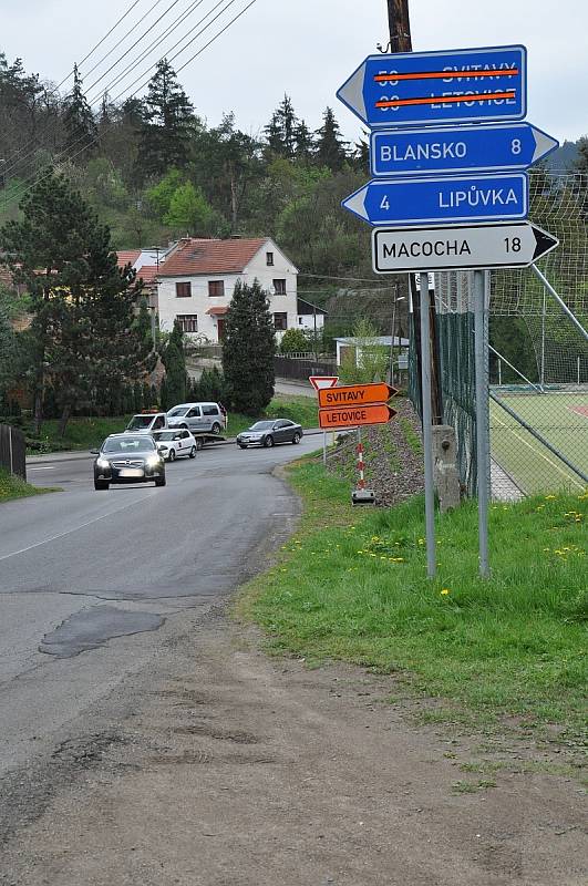 V úterý začala uzavírka silnice mezi Lipůvkou a Blanskem.