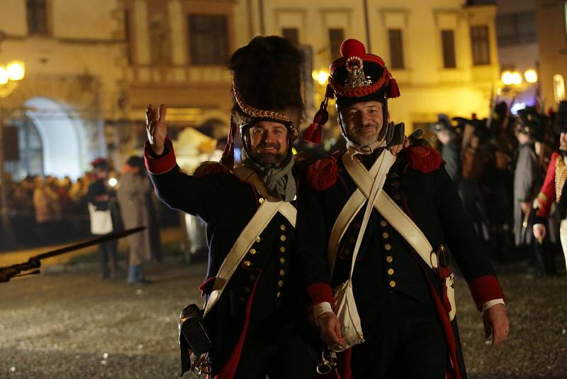 Napoleonská doba dodnes přitahuje množství lidí. I v České republice se lze během roku setkat s mnoha rekonstrukcemi událostí z doby vlády císaře Napoleona Bonaparta. Vyškov si v úterý připomněl rok 1805. Střetl se zde předvoj Napoleonovy armády a ruského