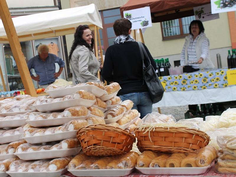 Jednou měsíčně si Boskovičtí a také lidé z okolí nakoupí na farmářských trzích.