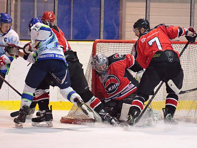 V okresním derby krajské hokejové ligy porazila Minerva Boskovice (v tmavých dresech) Dynamiters Blansko 7:2.