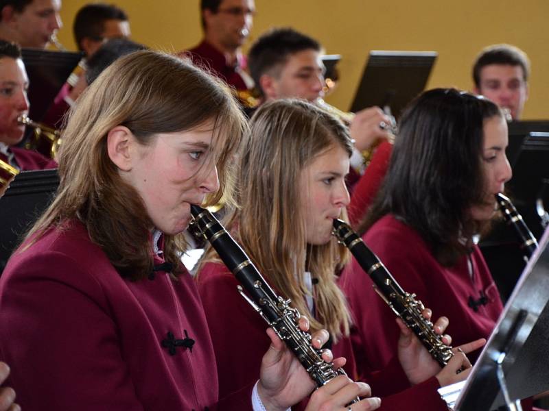 Letovičtí ve spolupráci s orchestry Višegradské čtyřky pořádají v květnu druhý ročník Mezinárodního festivalu dechových orchestrů. Vystoupí na něm sedmadvacet orchestrů a zhruba tisícovka muzikantů. Na snímcích vystoupení z loňského ročníku.