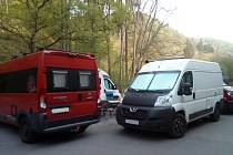 Ochránci přírody chtějí řešit nárůst turistů, kteří přes noc kempují v obytných autech v Moravském krasu na Blanensku. 