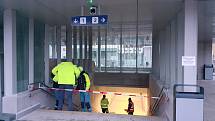 V Blansku v pátek odpoledne otevřeli nový podchod pod tratí do části Staré Blansko. Zrušený železniční přejezd nahradí o několik set metrů dál silniční most. Ten se má otevírat ve druhé polovině prosince.