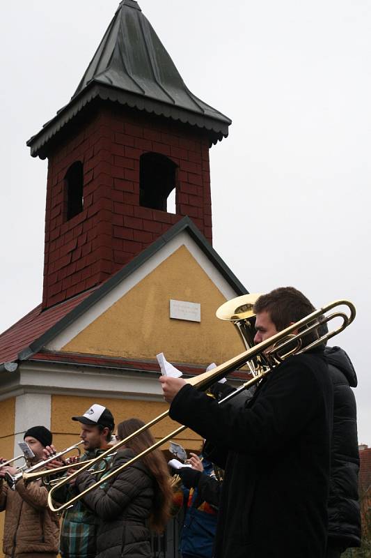 Dechový orchestr Malá Haná zahrál vánoční koledy v osmnácti obcích na Boskovicku a Svitavsku. Například v Cetkovicích.