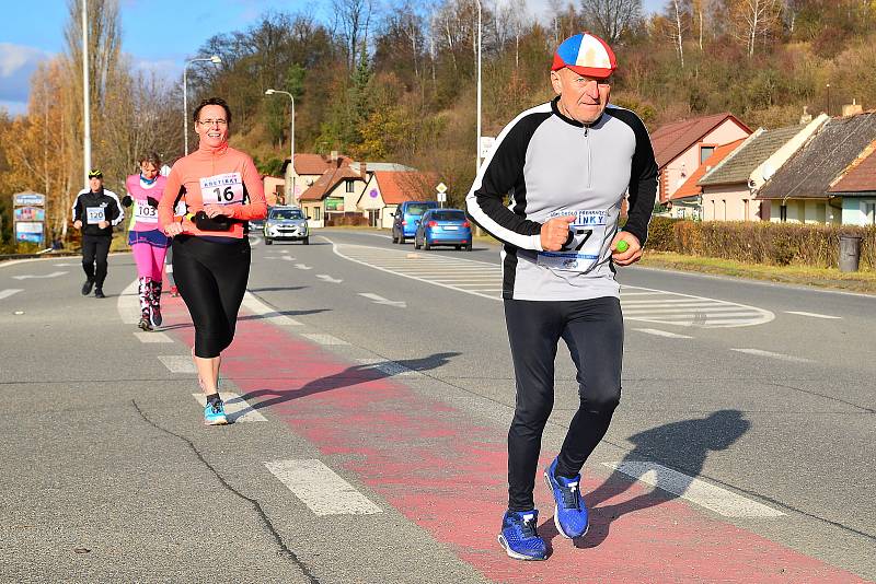 Desítky běžců vyrazily první listopadovou sobotu na trať 34. ročníku Běhu kolem Křetínky.