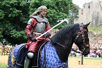 Návštěvníci zříceniny boskovického hradu se v sobotu vrátili o několik staletí zpátky v čase. Míjeli rytířské ležení, středověkou krčmu a historické tržiště. Na udatných rytířích se blýskala historická zbroj. Hradní čeládka se starala o koně. 