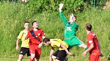 V utkání Moravskoslezské divize D porazili fotbalisté FK Blansko (červené dresy) tým FC Strání 4:2.