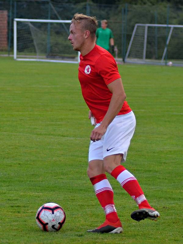 Ve druhém kole krajského přeboru porazily Boskovice (červené dresy) doma Ivančice 1:0.